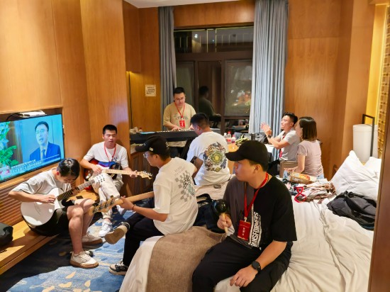 贵州：一线职工上演精彩“吉他秀”(图3)