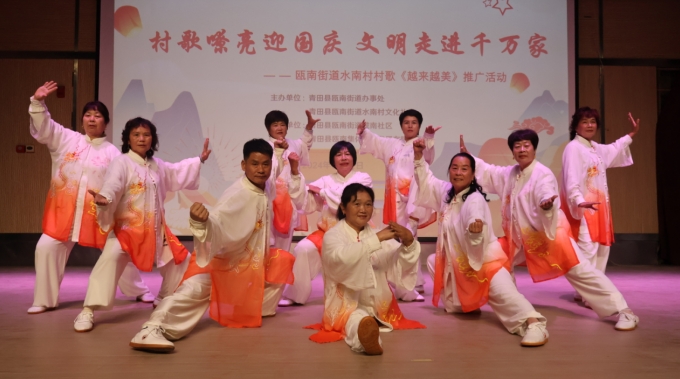 九游娱乐：村歌嘹亮赞家乡唱响生活新气象(图2)