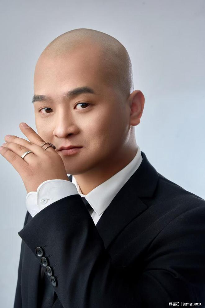 华语原创感恩歌手光头哥深情演唱原创歌曲《孝敬父母》全国发行(图2)