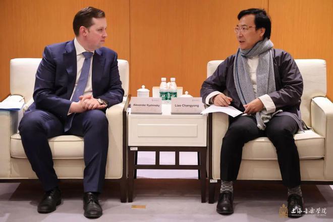 镜厅里响起《莫斯科郊外的晚上》！廖昌永会见俄罗斯格涅辛音乐学院院长一行(图2)