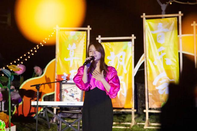 朗诵传情歌声悠扬！“声入人心”草坪朗诵音乐会精彩纷呈(图5)