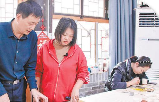 九游娱乐文化：米脂县强化“保护、传承、发展”历史文化让非遗项目留下来、活起来——非遗绘银州匠心传新韵(图2)