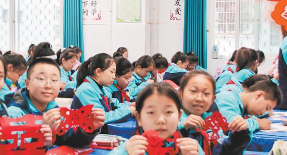 九游娱乐文化：米脂县强化“保护、传承、发展”历史文化让非遗项目留下来、活起来——非遗绘银州匠心传新韵(图5)