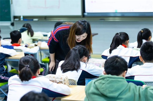 浦东]上戏附属浦东新世界实验小学：“双新”引领实践“数”写教育新篇——学校第二届“新标准、新素养、新活力”青年教师教学比武圆满落幕(图2)