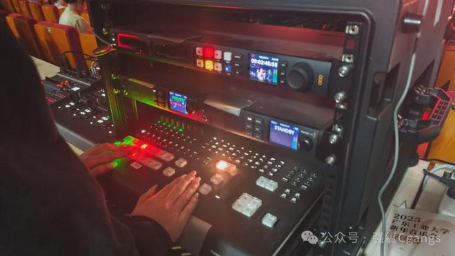 九游娱乐：强氧小型IP现场制作解决方案助力2025广东工业大学新年音乐会直播(图3)