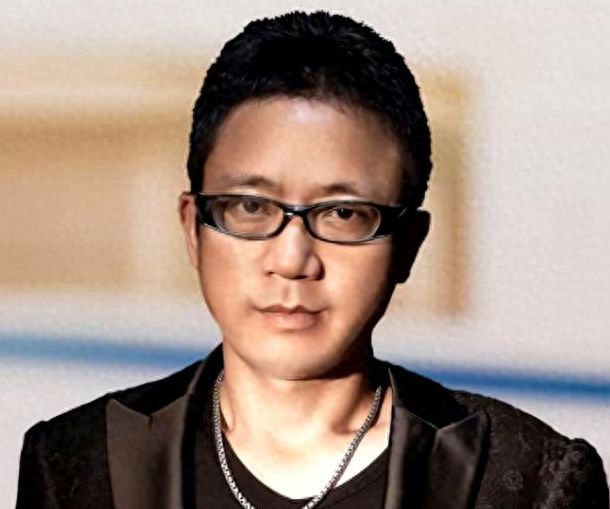 九游娱乐文化：写歌20年穷困潦倒前妻失望选择离婚谁料46岁靠一首歌一夜成名(图2)