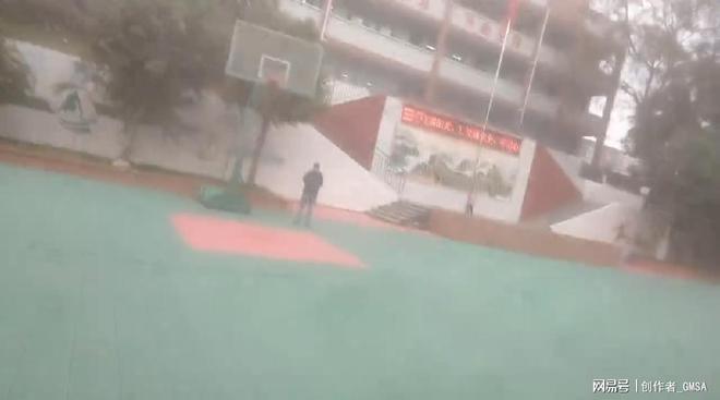 《石子小学梦想飞翔》：张家源为石子小学量身打造励志校