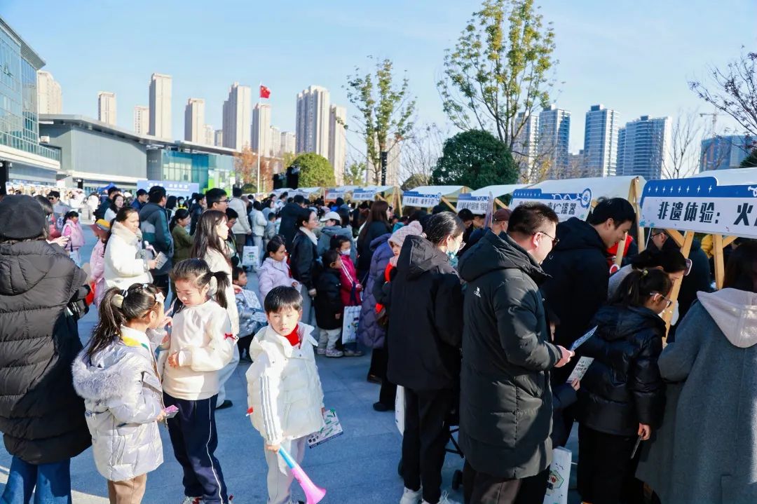 九游娱乐文化：好“丰”光！共富市集新城站火热开市！(图2)