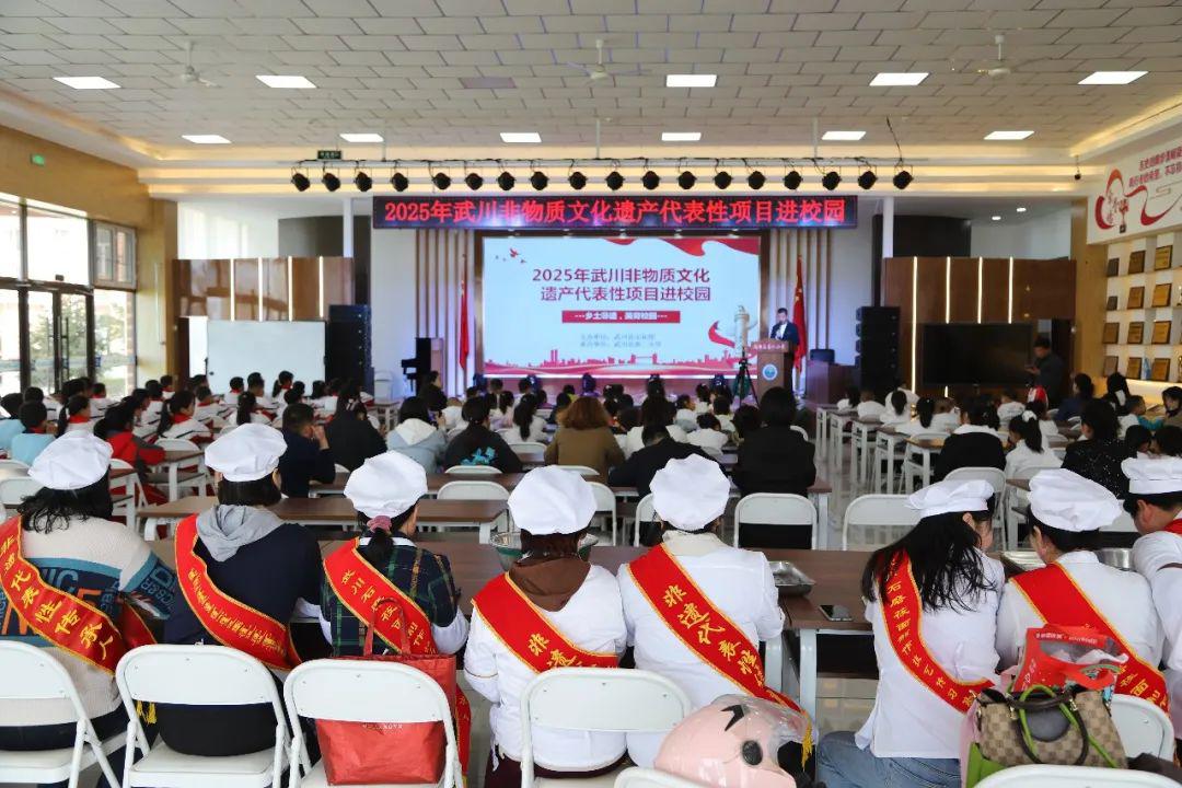 九游娱乐：非遗进校园——武川二小奏响文化传承“交响诗”