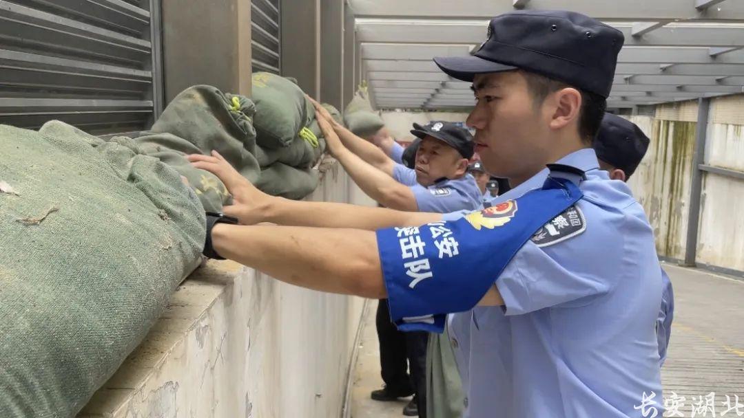 九游娱乐：青年民警如何培养如何晋升？青山区公安分局用三年计划激活青年警队(图5)