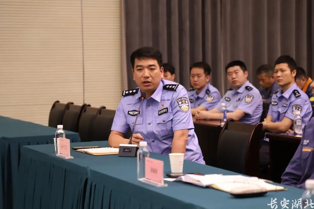 九游娱乐：青年民警如何培养如何晋升？青山区公安分局用三年计划激活青年警队(图6)