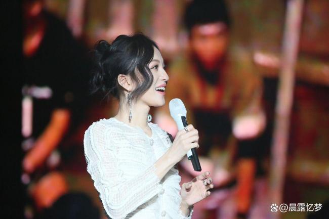九游娱乐：单依纯《歌手2025》首期第一名原创实力惊艳全场