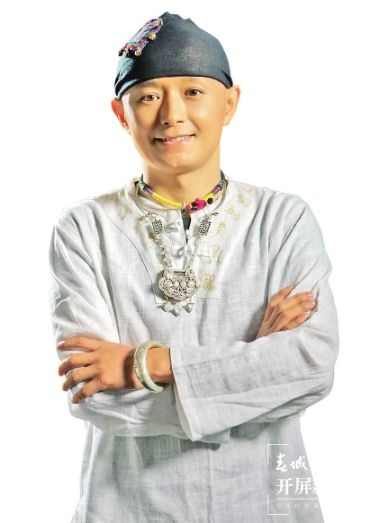 九游娱乐：歌手土土——用音符传递希望(图2)