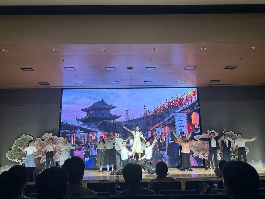九游娱乐：歌向西行・剧传薪火：原创音乐剧《轨迹》生动演绎西迁精神(图3)