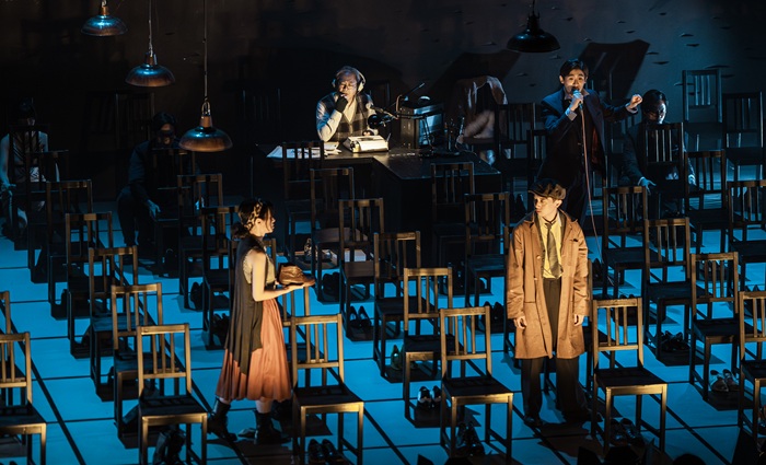 香港中英剧团话剧《血色双城记》在北京首演
