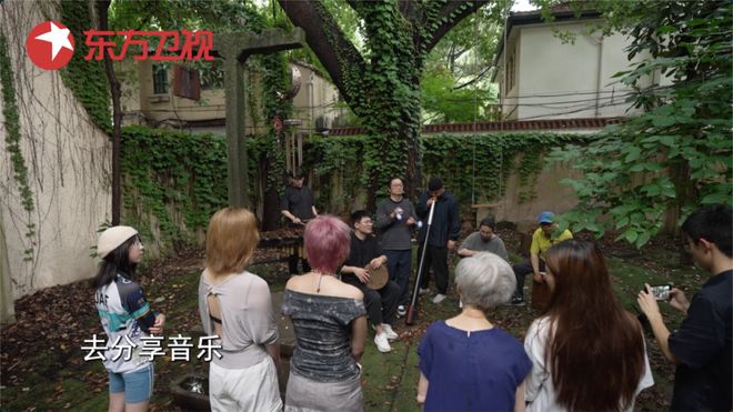 九游娱乐文化：东方卫视22：40《下一站》城市音乐奇遇：用两元船票换一场演出用自然和创意制作乐器(图7)