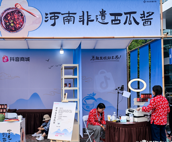 九游娱乐文化：直播助力非遗新传承抖音电商携手传承人亮相非遗嘉年华(图2)