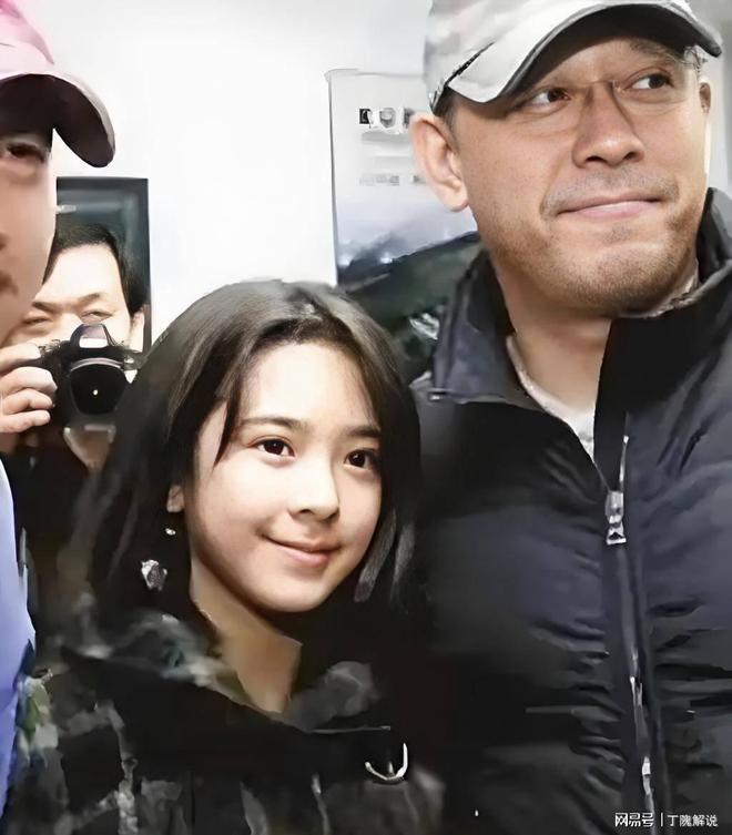 九游娱乐文化：姜文女儿24年富养为法国前妻制作嫁衣(图3)