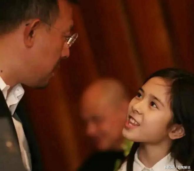 九游娱乐文化：姜文女儿24年富养为法国前妻制作嫁衣(图5)