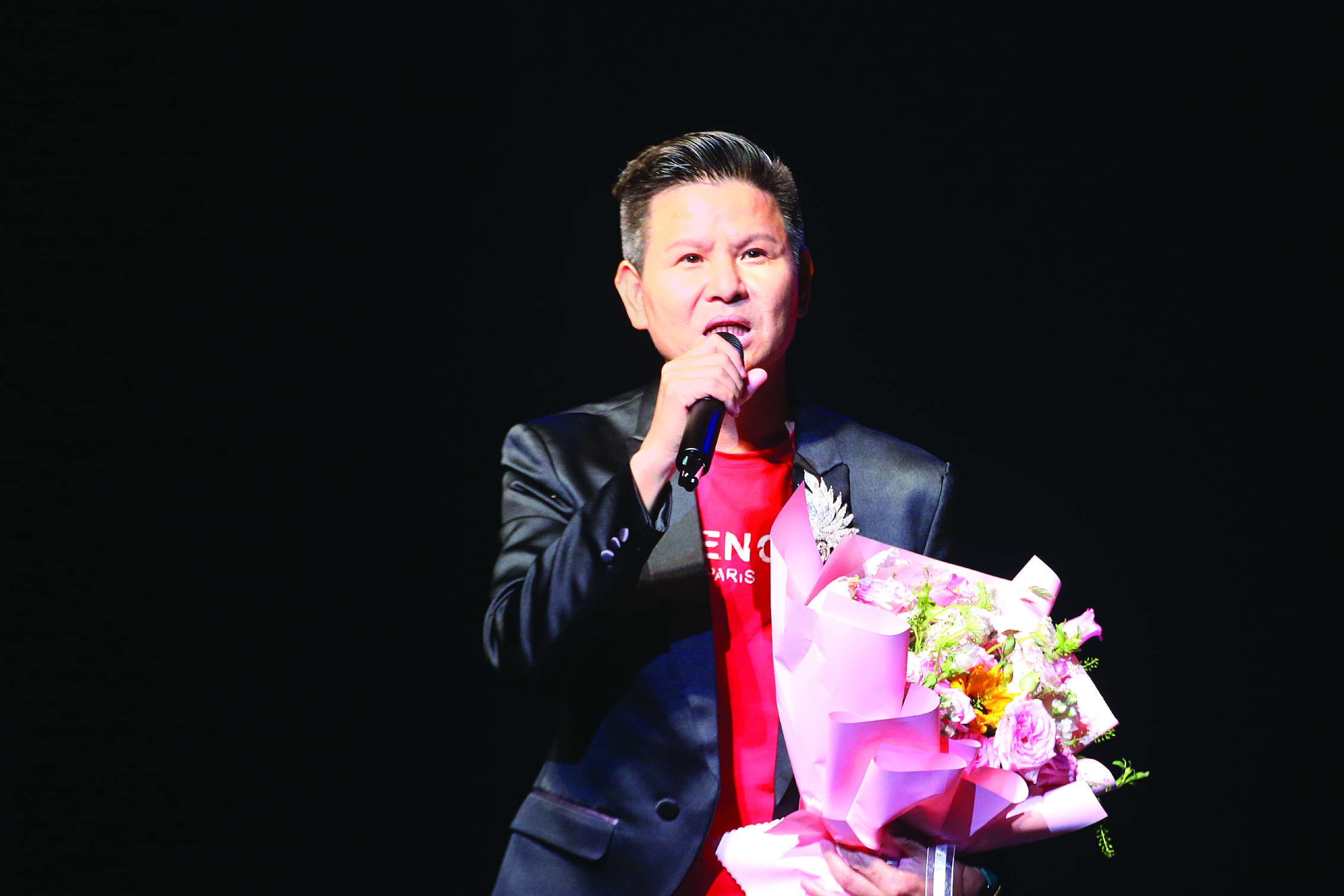 九游娱乐文化：惠州籍歌手华D致力创作客语流行歌已发行多张唱片(图1)