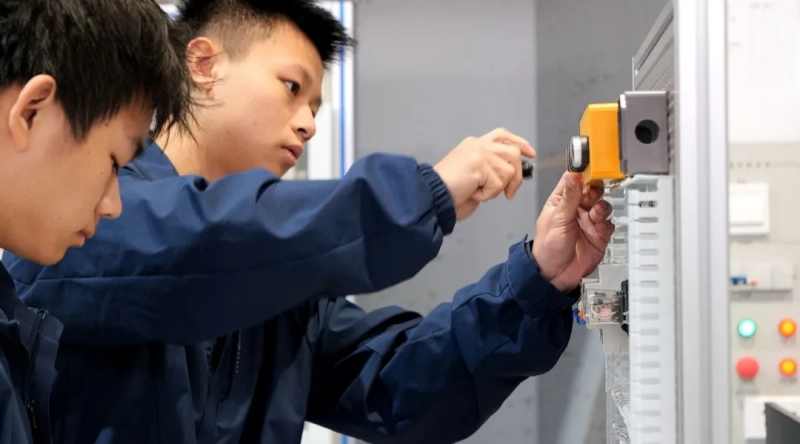 “组团式”教育帮扶为正安职教高质量发展献智添力(图2)