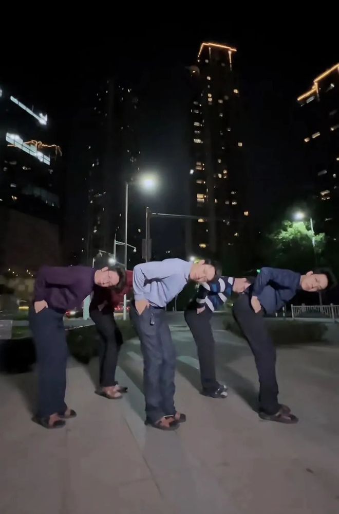 “别墅里面唱K”一张专辑赚12亿超越周杰伦他到底是谁？