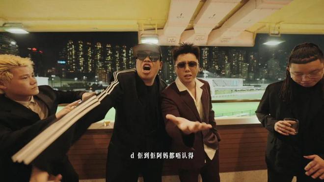 “别墅里面唱K”一张专辑赚12亿超越周杰伦他到底是谁？(图11)