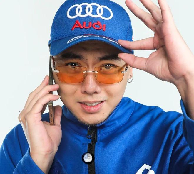 “别墅里面唱K”一张专辑赚12亿超越周杰伦他到底是谁？(图14)