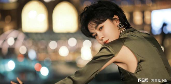 九游娱乐：41岁郁可唯音乐突破王菲乐坛瞩目(图2)