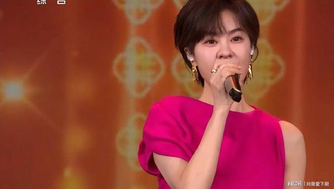 九游娱乐：41岁郁可唯音乐突破王菲乐坛瞩目(图9)