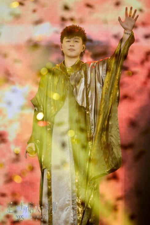 九游娱乐：胡彦斌2025年巡演返场成都定档10月25日(图2)