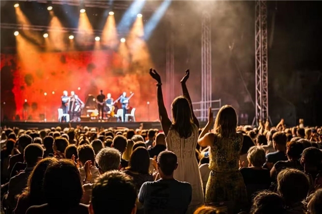 九游娱乐：见证传奇！从2CELLOS到个人原创卢卡·苏利克亚洲唯一演出上海站不容错过(图3)