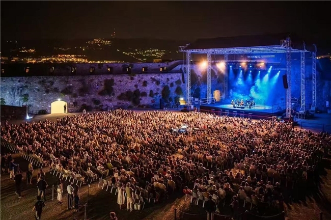 九游娱乐：见证传奇！从2CELLOS到个人原创卢卡·苏利克亚洲唯一演出上海站不容错过(图7)