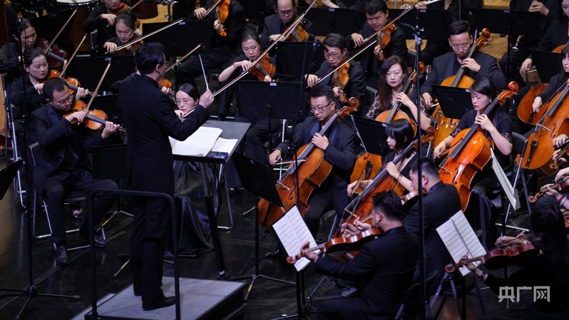 九游娱乐文化：交响音画组曲《茶马古道》在昆首演再现马帮开拓精