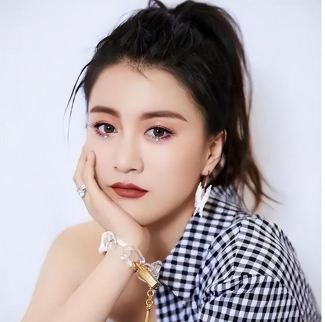 九游娱乐文化：好声音没夺冠却嫁给了爱奇艺总裁34岁就已经成为人生赢家！(图17)