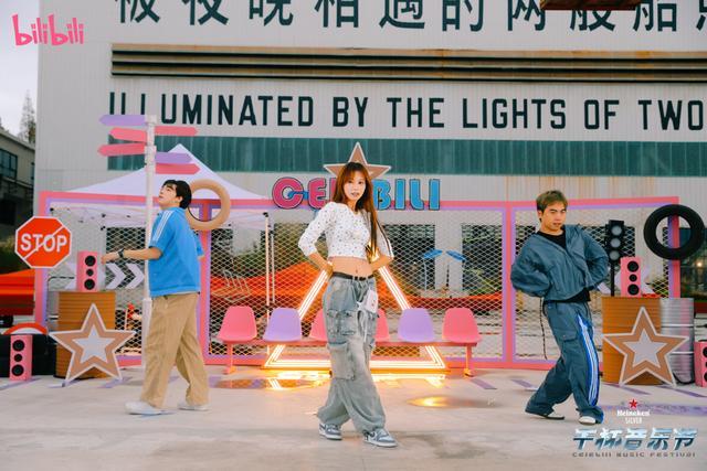 九游娱乐：不赚钱的音乐节赚什么？(图2)