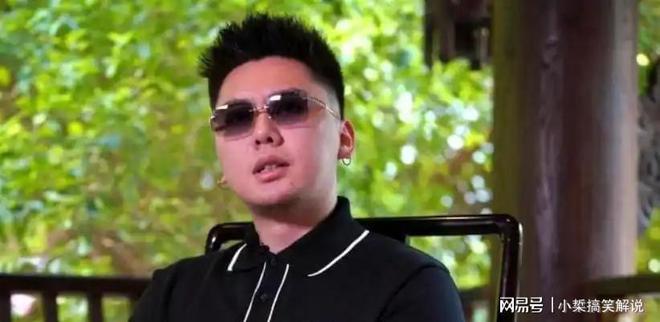 九游娱乐文化：睡粉、出轨、死性不改爆火半年就塌房本人在美国回应碎三观(图13)