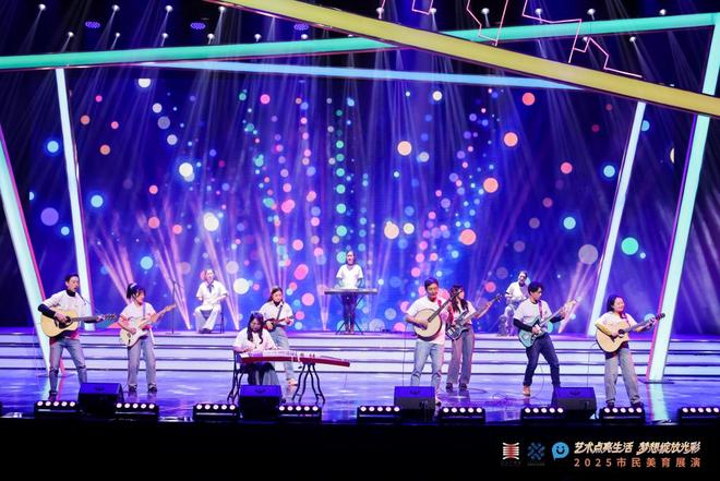 普通学员变身舞台主角上海市民艺术夜校秋季班“交卷”! 普通学员变身舞台主角上海市民艺术夜校秋季班“交卷”!