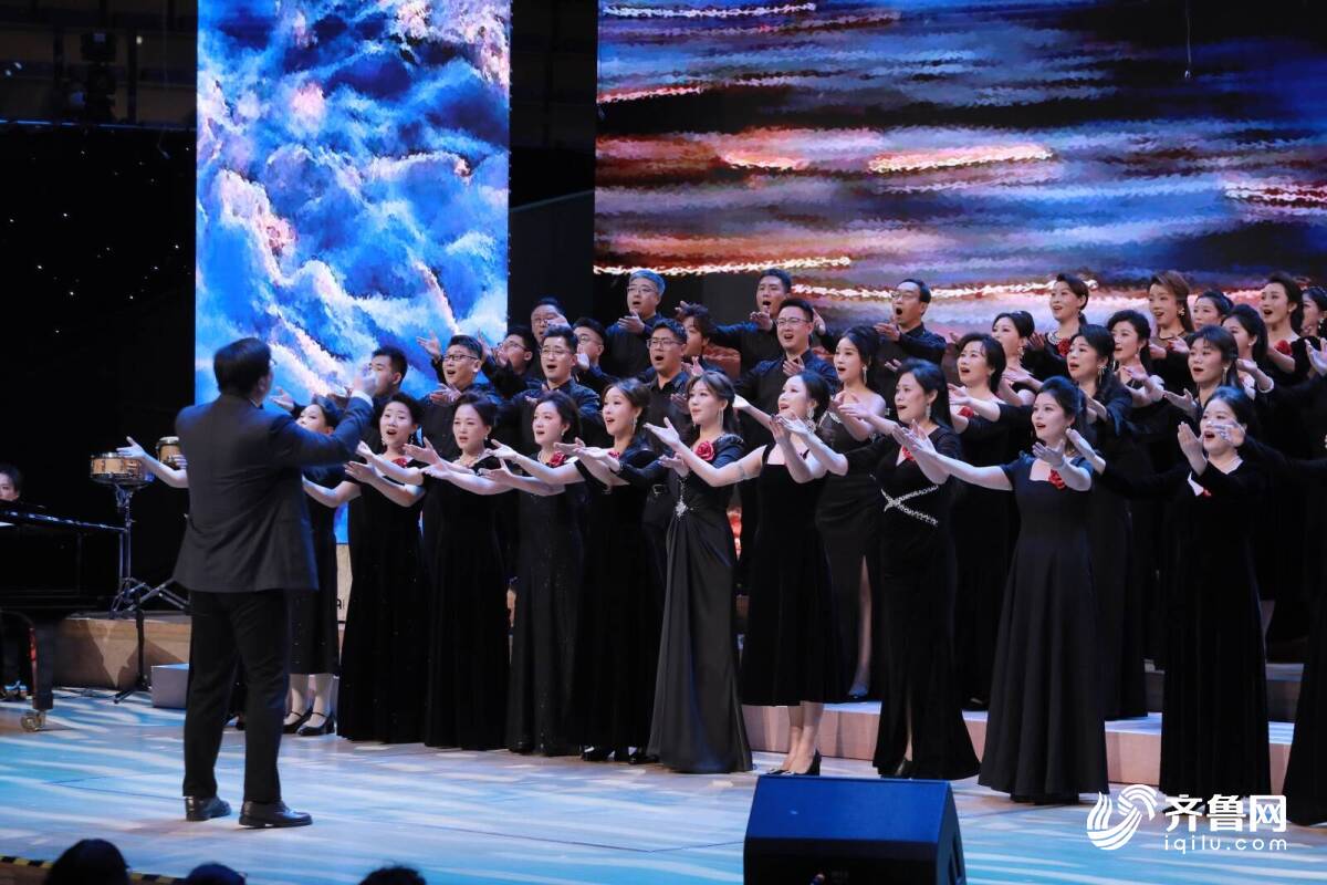 九游娱乐：解锁合唱艺术的更多可能！天下泉城合唱团2025专场音乐会温暖开唱(图2)