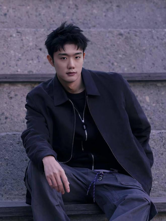 九游娱乐：记青年创作者谭国凯的多维成长实践：泉城少年多面绽放跨界才俊踏浪而行