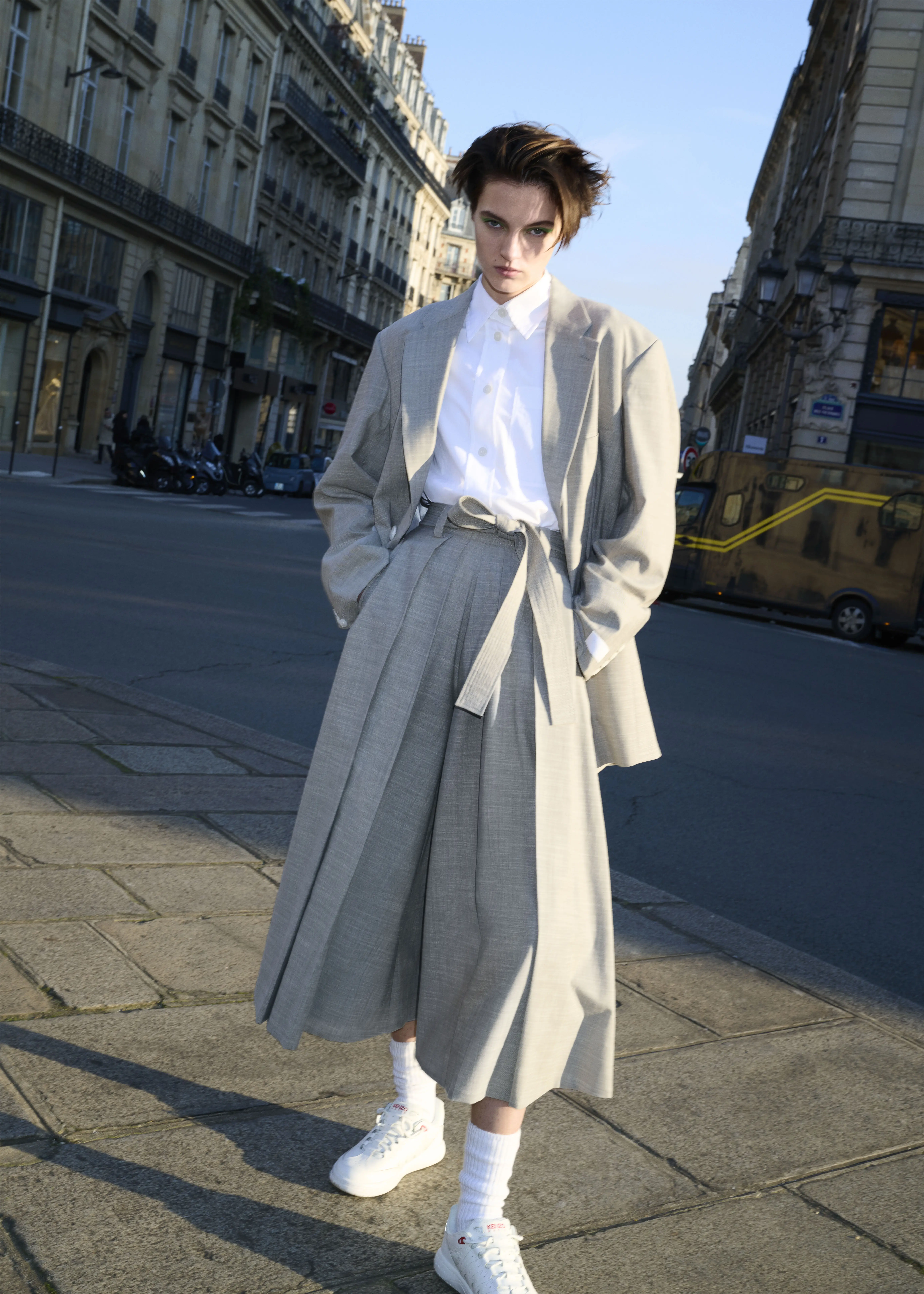 九游娱乐：艺术总监NIGO重磅呈现KENZO2024春夏系列广告大片(图2)