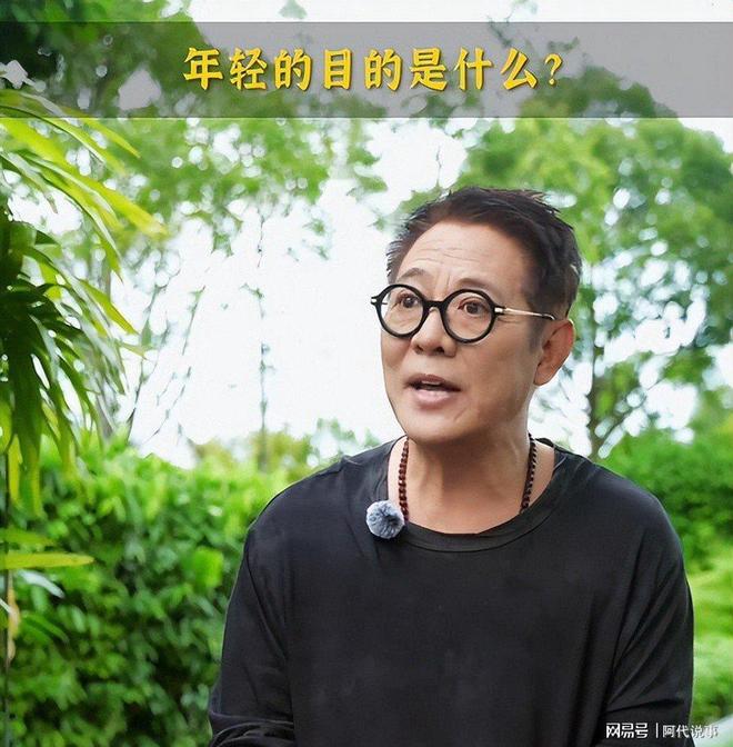 九游娱乐：71岁成龙提前安排“谢幕”告别歌也已制作担心的事还是发生(图8)
