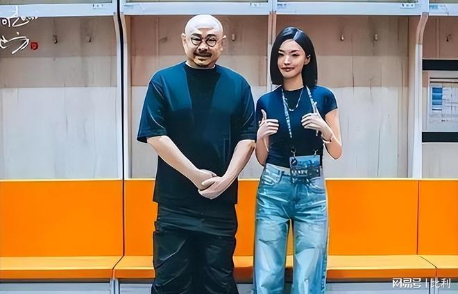 刀郎没想到花重金准备的演唱会居然被一个19岁小姑娘抢了风头(图11)