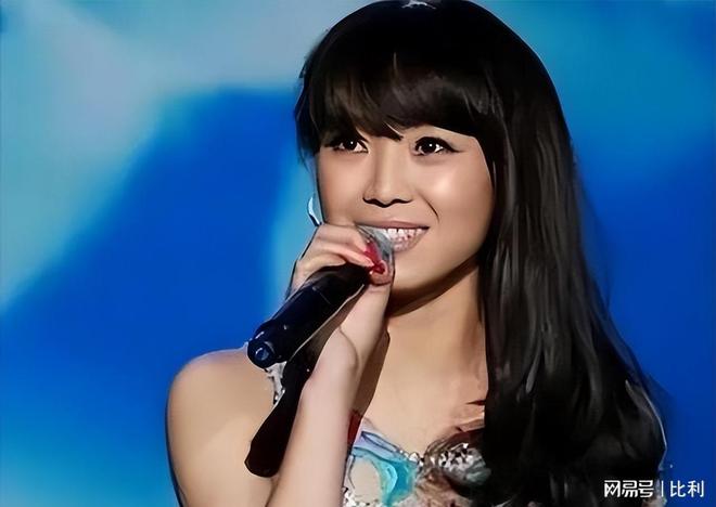 刀郎没想到花重金准备的演唱会居然被一个19岁小姑娘抢了风头(图5)