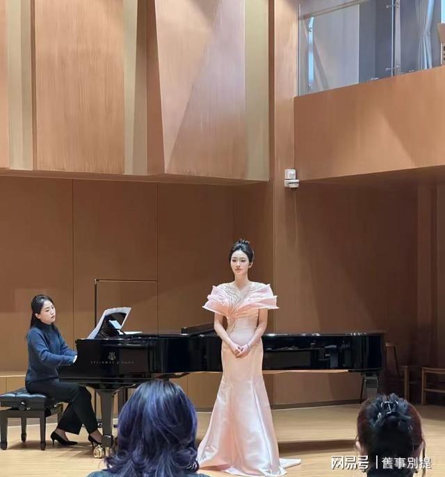 九游娱乐文化：刀郎演唱会投入巨资却被19岁少女抢走风头(图6)