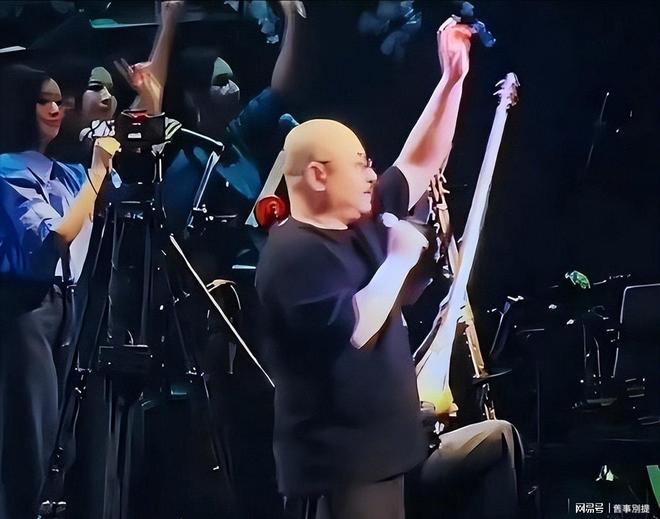 九游娱乐文化：刀郎演唱会投入巨资却被19岁少女抢走风头(图9)