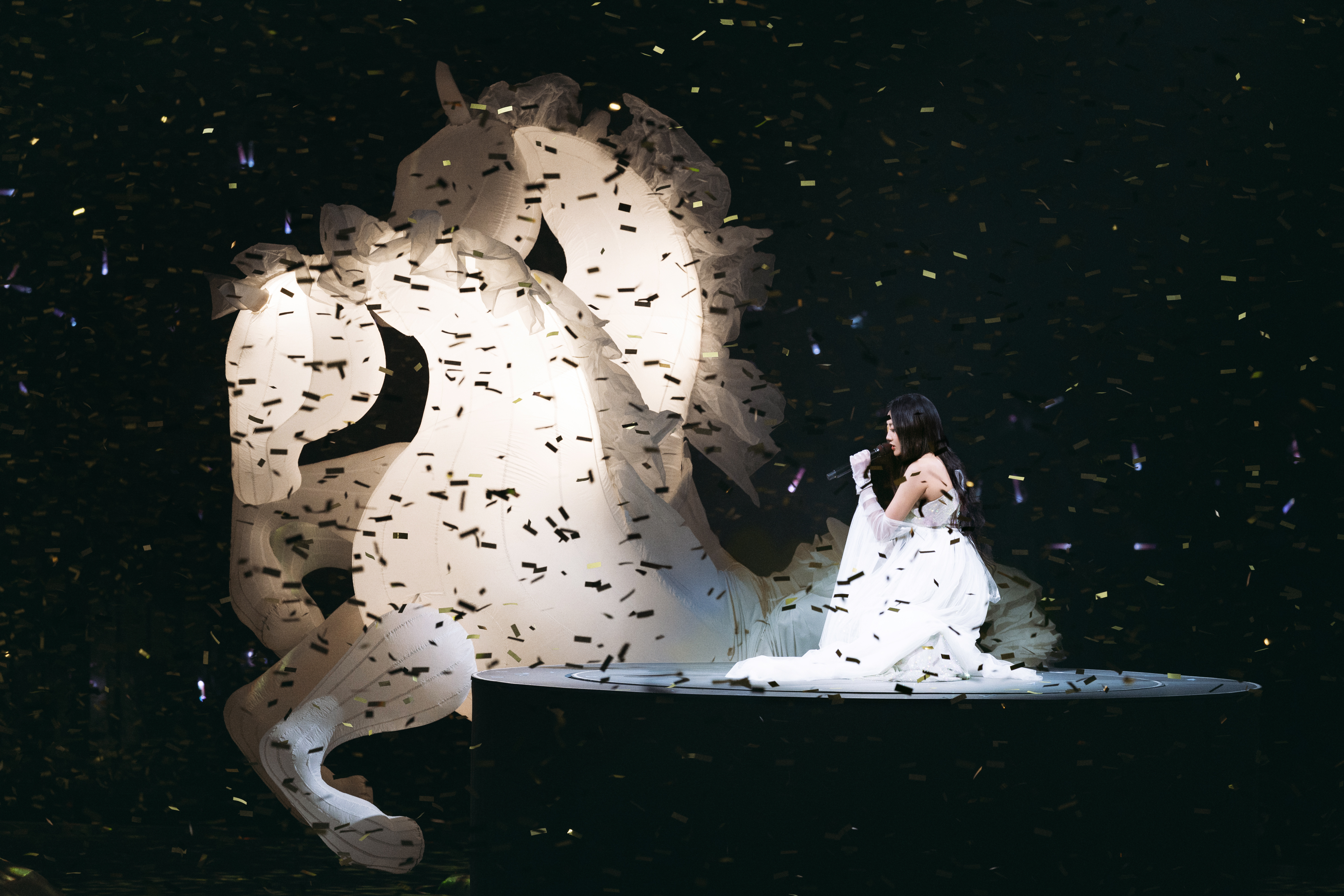 九游娱乐：陈粒武汉跨年演唱会圆满落幕在音乐中奔向新的篇章(图2)