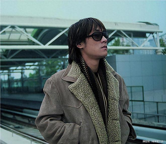 音乐传奇：从辉煌到白发回忆曾红极一时的岁月