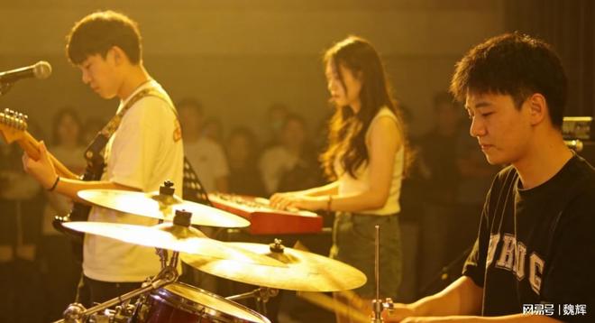 清唱歌词的音频一上传AI编曲软件帮原创音乐人做出完整编曲伴奏(图3)