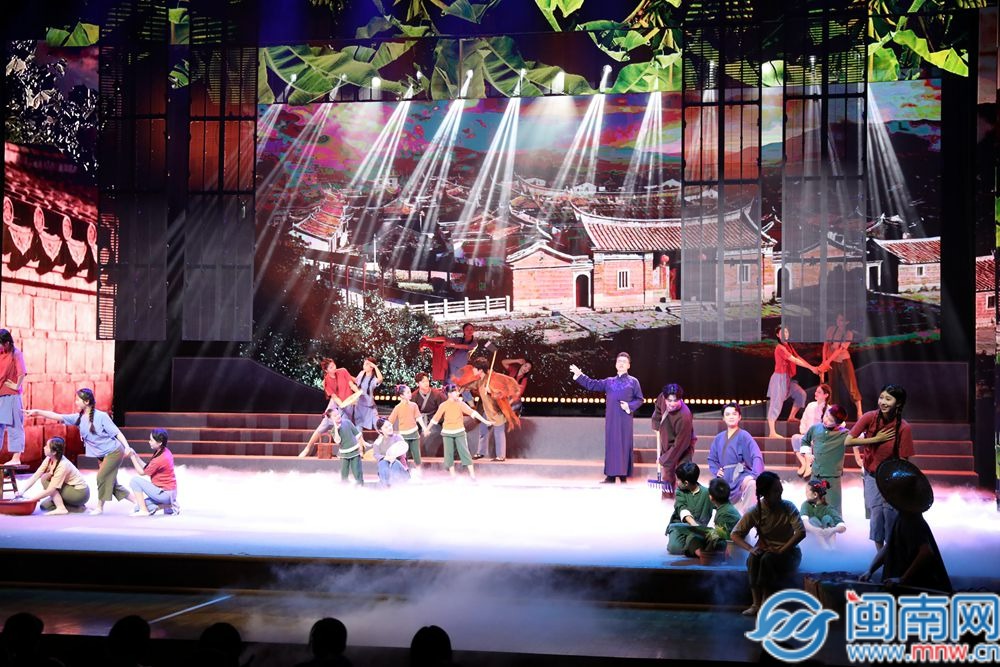 漳州原创音乐剧《梦语繁花》加演圆满落幕(图2)